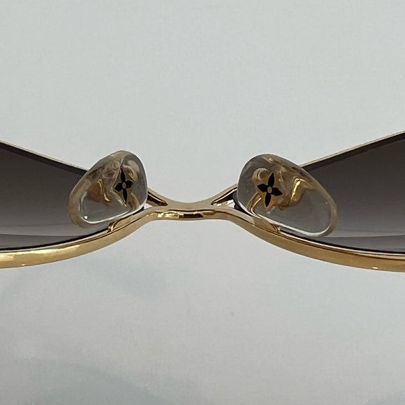 LOUIS VUITTON GOLD METAL FRAME SUNGLASSES NWOTS! - Picture 17 of 17